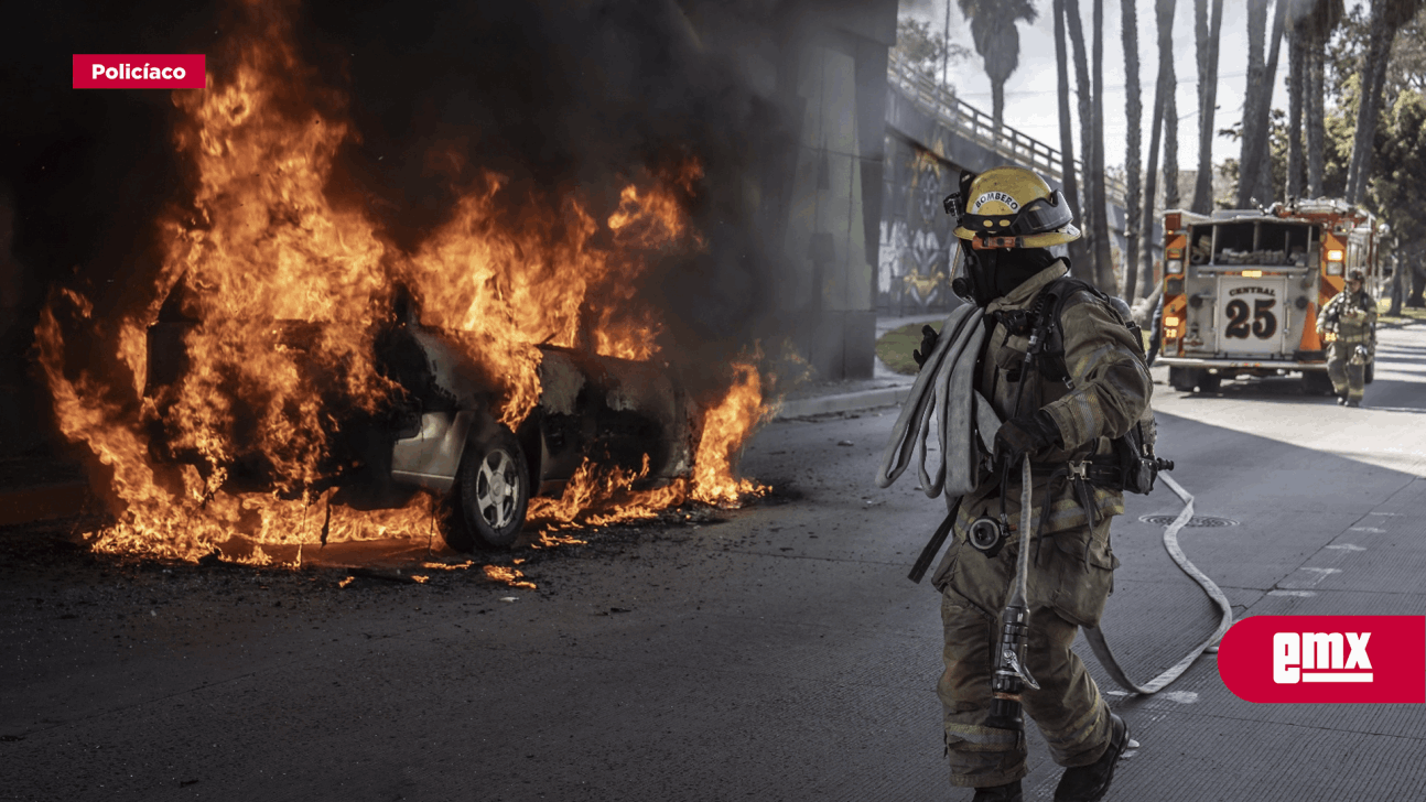 EMX-Impresionantes imagenes muestran como las llamas consumen un vehículo