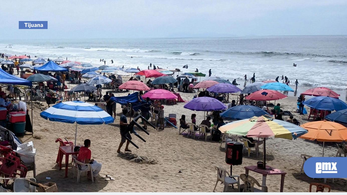 EMX-Abarrotan-bañistas-las-playas-por-calor-durante-el-fin-de-semana