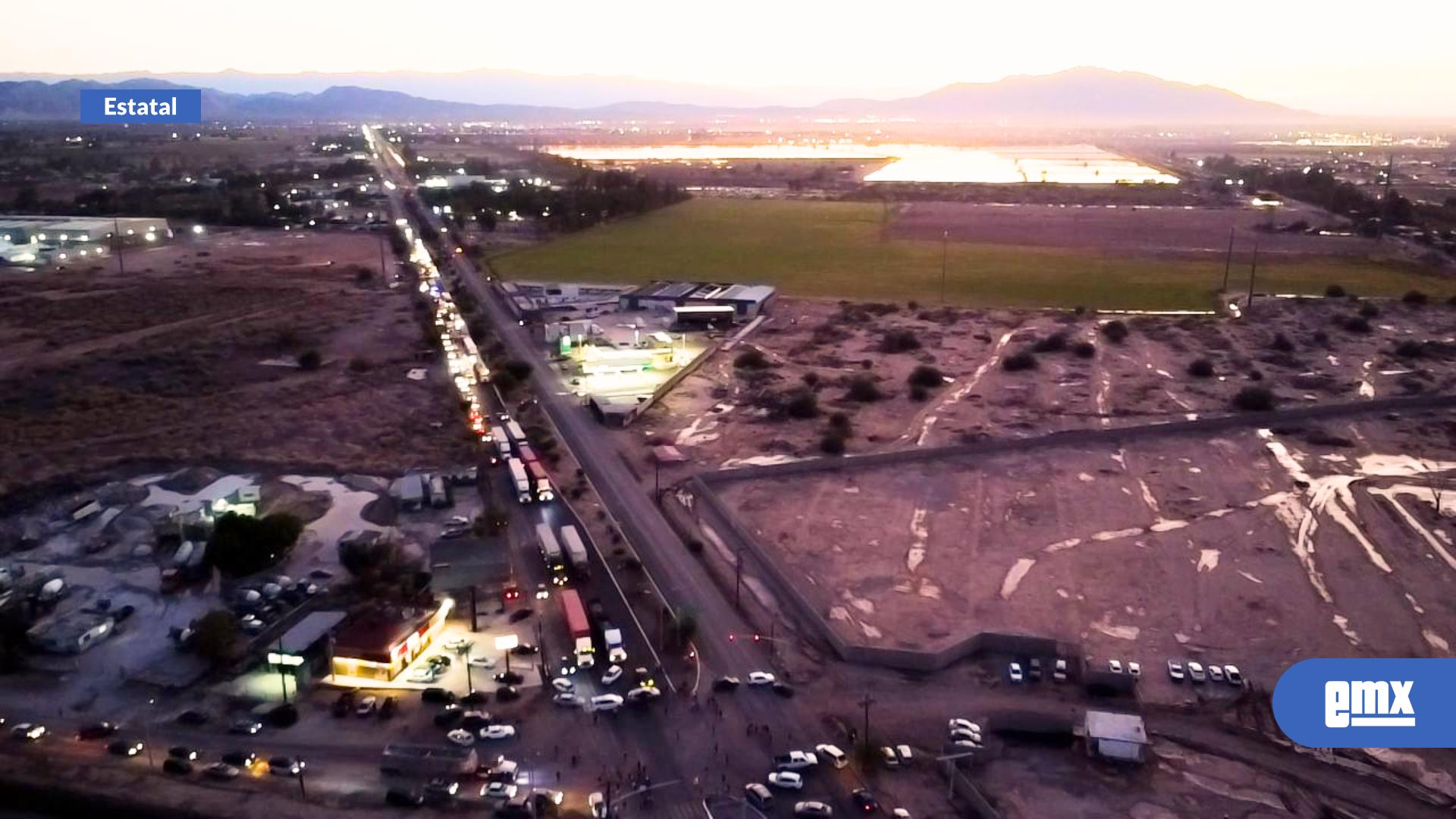 EMX-Mexicalenses-cierran-acceso-a-la-carretera-Tijuana-Mexicali--por-falta-de-energía-eléctrica