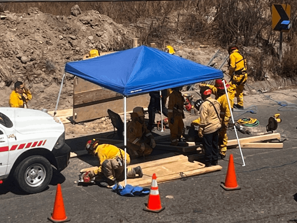 Trabajador queda sepultado tras derrumbe de talud en el... - El Mexicano