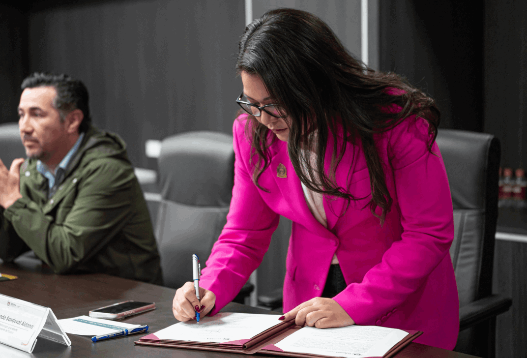 8351d3f8-0d07-403c-b136-20cf34f8a690