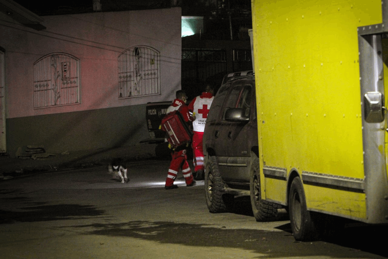 Hombre es asesinado a balazos afuera de su casa en Villa... - El Mexicano