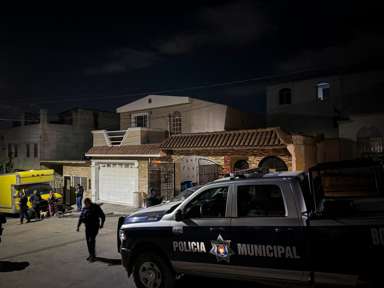 Hombre es asesinado a balazos afuera de su casa en Villa... - El Mexicano