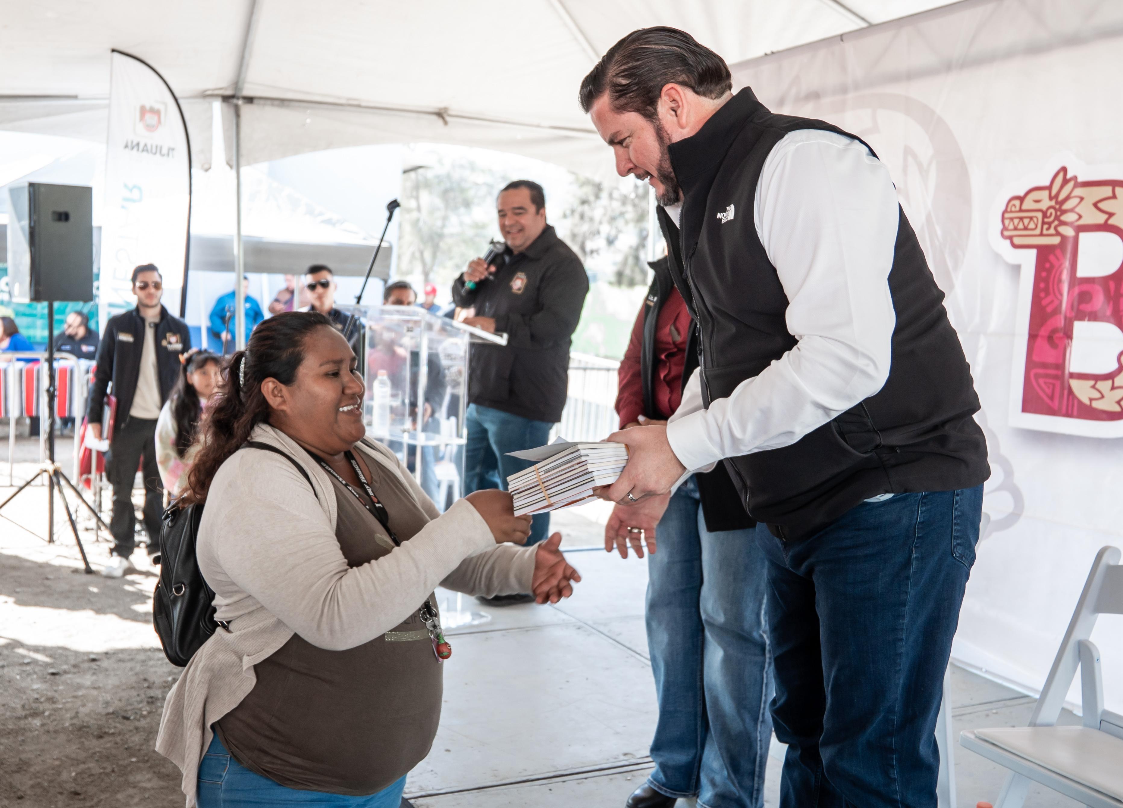 adcab930-dde3-41af-8cd2-6d972aa7c136