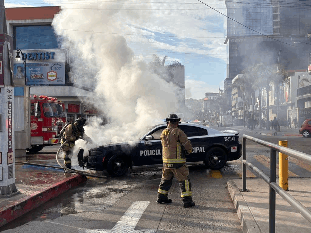 Patrulla se incendia en la Zona Centro por presunta fall... - El Mexicano