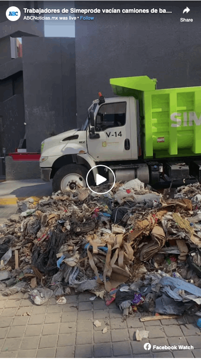 Trabajadores de Simeprode tiran basura frente a Congreso... - El Mexicano