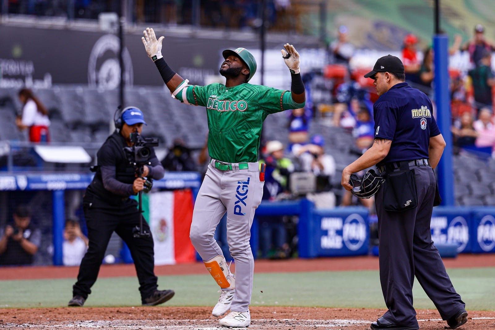 ffb2c0f9-5eeb-451f-af2b-ff49f55b1b10