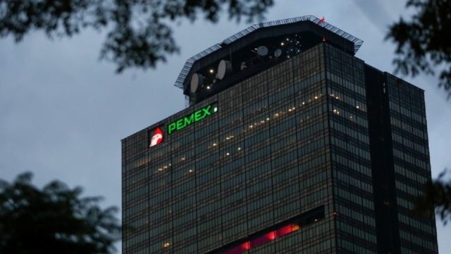 EMX-Gasto de Pemex y CFE supera en 1.3 veces sus ingresos 