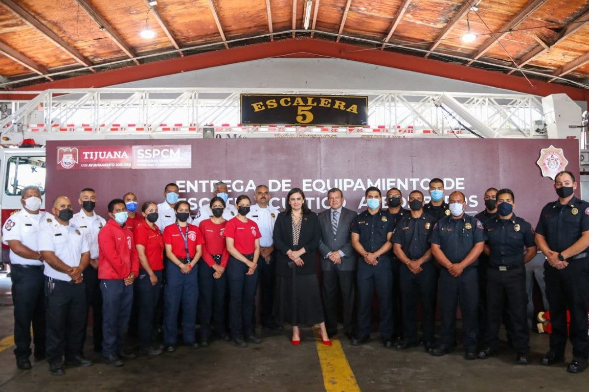 EMX-Entrega Karla Ruiz equipo de rescate acuático a bomberos