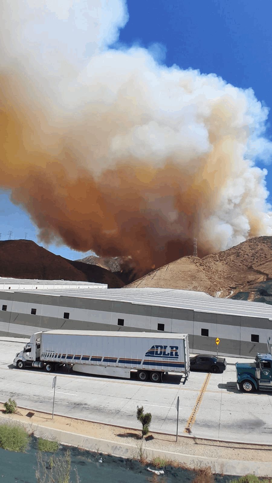 Incendio De Zacatal En Valle Bonito Mancha Zona Urbana De Tijuana El 