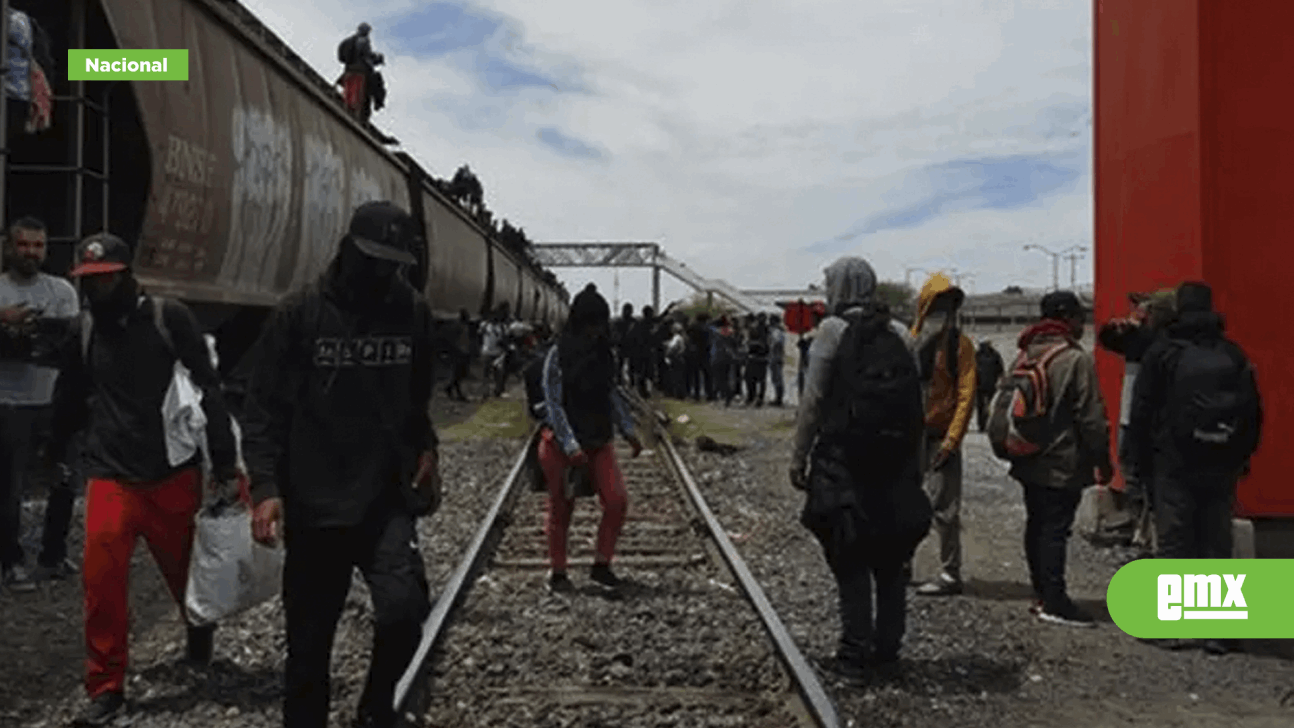 EMX-Cientos-de-migrantes-llegan-a-Ciudad-Juárez-armados-con-piedras-y-palos