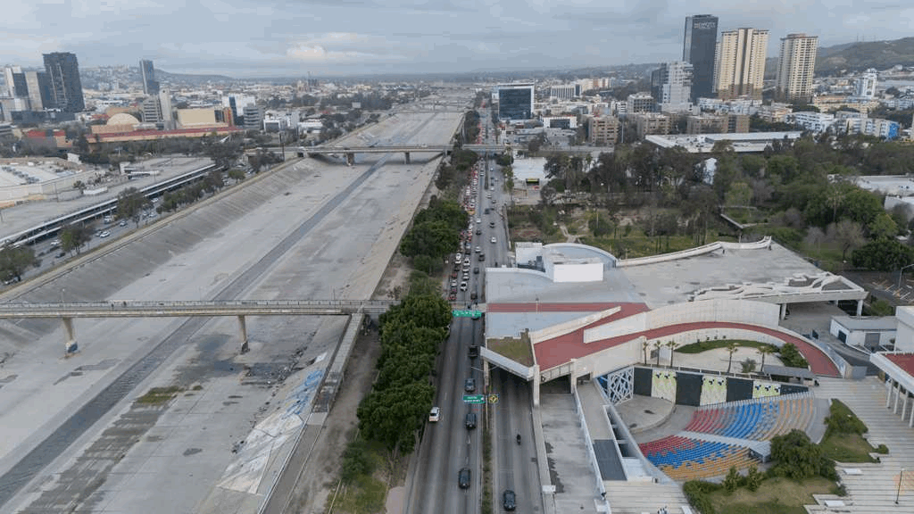 957b906d-9edb-4892-80be-2e7f9e0ca61b